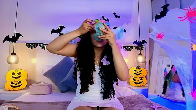 alehia cute online show from October 31, 2025, 8:43 pm