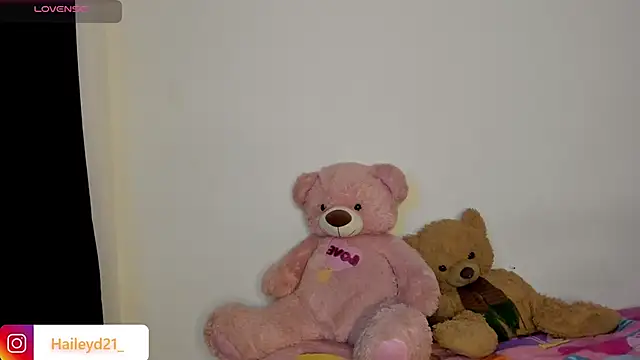 HaileyDuke online show from March 28, 2026, 12:10 am