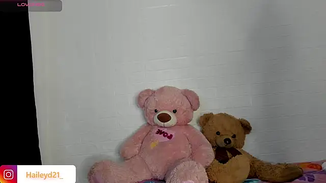 HaileyDuke online show from April 14, 2026, 9:10 pm