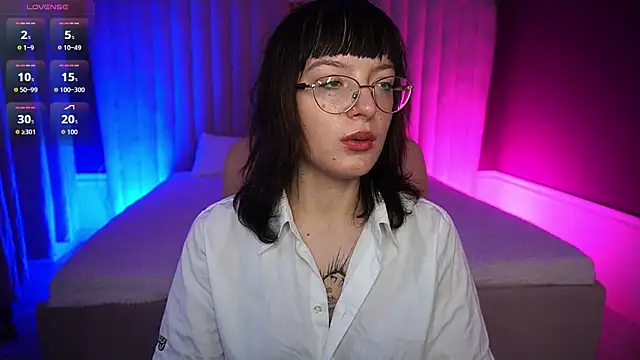 Pixie Peachh online show from October 7, 2025, 2:14 pm