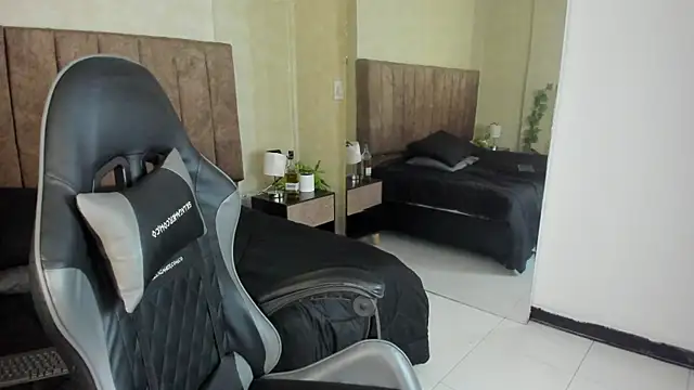 JulietaRioss online show from November 11, 2025, 1:22 pm