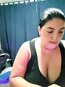 Snapshot of lina_maria99 chatting on November 5, 2025, 1:27 am lina maria99 online show from November 5, 2025, 1:27 am