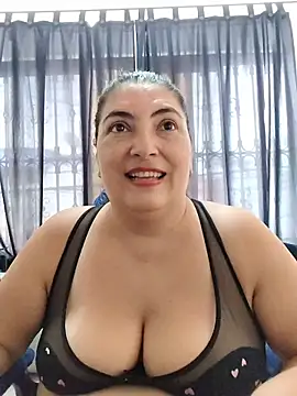 Snapshot of lina_maria99 chatting on November 6, 2025, 7:48 pm lina maria99 online show from November 6, 2025, 7:48 pm