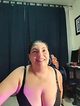 Snapshot of lina_maria99 chatting on November 18, 2025, 1:00 am lina maria99 online show from November 18, 2025, 1:00 am