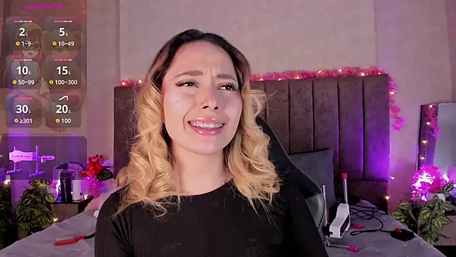 LanaMills  online show from May 31, 2026, 4:42 am