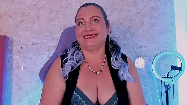 PalomaLombardi online show from November 11, 2025, 8:09 pm