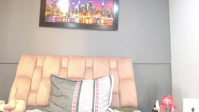 Snapshot of CharlotteCottin chatting on October 8, 2025, 11:30 am CharlotteCottin online show from October 8, 2025, 11:30 am