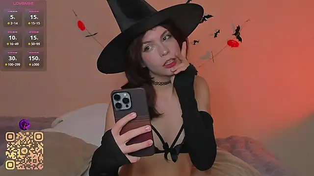 Snapshot of DaiquiriChan chatting on October 30, 2025, 8:05 am DaiquiriChan online show from October 30, 2025, 8:05 am