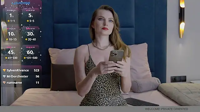 Snapshot of NoelleSoft chatting on September 10, 2025, 12:05 pm NoelleSoft online show from September 10, 2025, 12:05 pm
