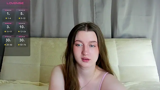 Snapshot of MissFoxy_Ti chatting on October 5, 2025, 1:37 am MissFoxy Ti online show from October 5, 2025, 1:37 am