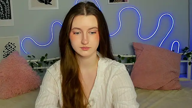 Snapshot of MissFoxy_Ti chatting on December 15, 2025, 1:32 am MissFoxy Ti online show from December 15, 2025, 1:32 am