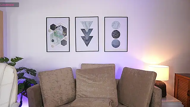 MilaCrave online show from September 9, 2025, 11:43 am