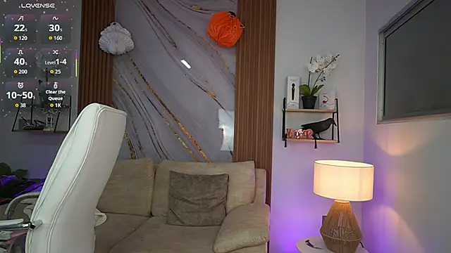 MilaCrave online show from October 31, 2025, 11:33 am