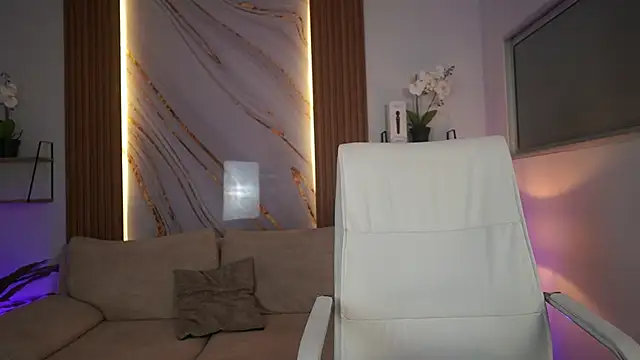 MilaCrave online show from December 15, 2025, 11:36 am