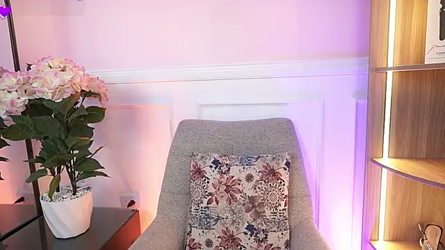 MilaCrave online show from April 9, 2026, 11:37 am