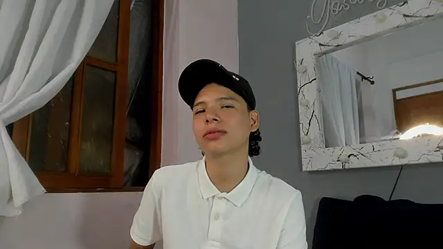 Snapshot of camillo_virgil chatting on September 21, 2025, 11:01 am camillo virgil online show from September 21, 2025, 11:01 am