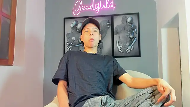 Snapshot of camillo_virgil chatting on October 9, 2025, 10:57 am camillo virgil online show from October 9, 2025, 10:57 am