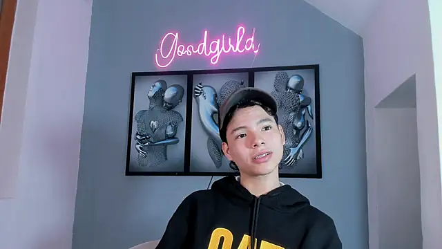 Snapshot of camillo_virgil chatting on October 10, 2025, 11:09 am camillo virgil online show from October 10, 2025, 11:09 am