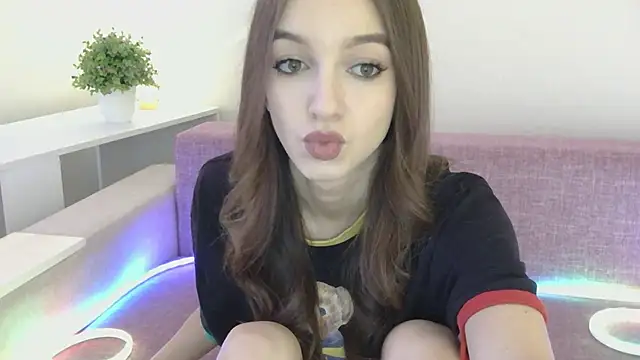 NotSoSweetDasha online show from November 17, 2025, 10:21 am