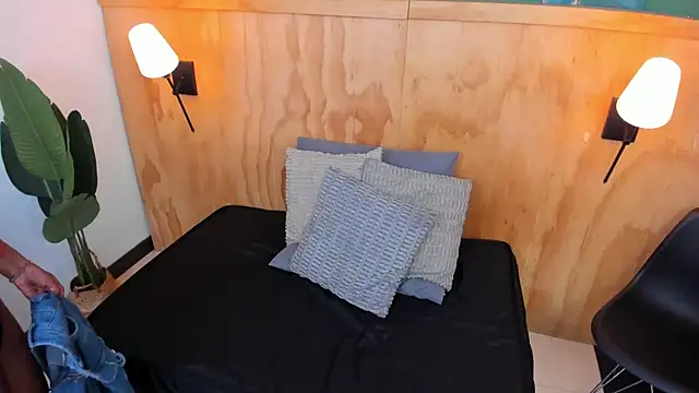 halleylorens online show from September 10, 2025, 7:03 pm