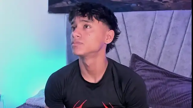 Snapshot of ZYZZ1312 chatting on November 14, 2025, 3:22 pm ZYZZ1312 online show from November 14, 2025, 3:22 pm