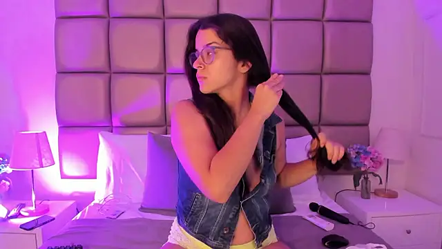 MiaMillers1 online show from January 15, 2026, 11:15 am