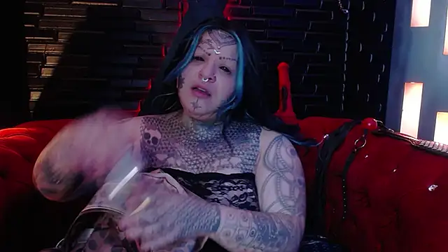 Venus Rock online show from November 17, 2025, 3:45 am