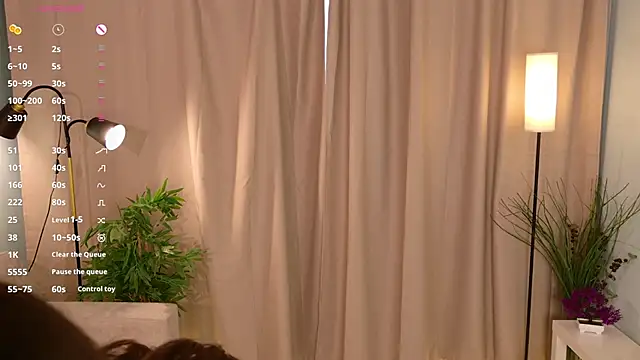 lisabaus online show from December 4, 2025, 7:17 am