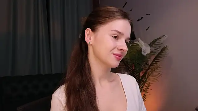 Olivia Farrell online show from October 27, 2025, 12:42 pm