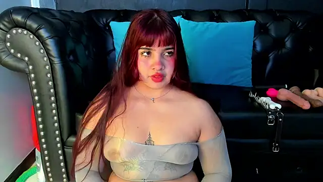 Snapshot of Zara_Snow chatting on April 18, 2026, 12:36 am Zara Snow online show from April 18, 2026, 12:36 am