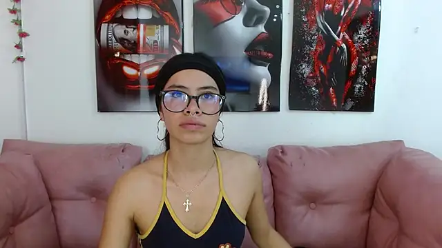 Miahotcs1 online show from May 1, 2026, 4:44 pm