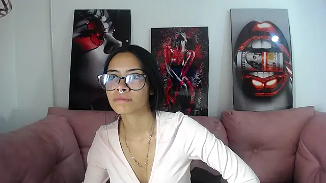 Miahotcs1 online show from May 26, 2026, 1:40 pm
