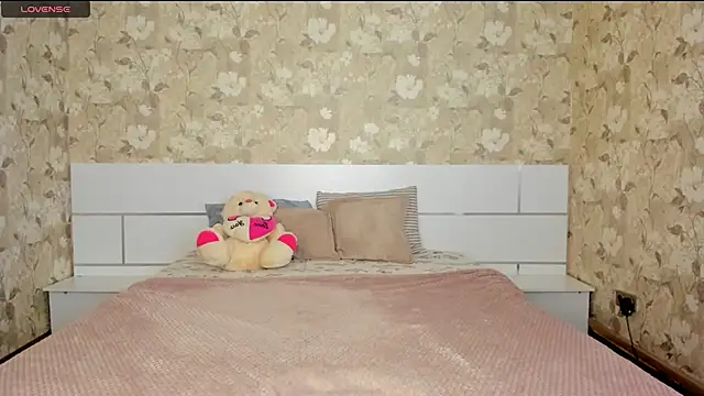 mishapallmer online show from December 2, 2025, 8:52 am