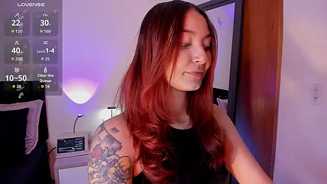 Snapshot of Isis-Blaze chatting on December 14, 2025, 11:48 am Isis-Blaze online show from December 14, 2025, 11:48 am