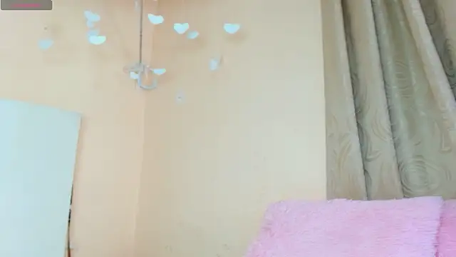 Snapshot of celeste_chic chatting on September 17, 2025, 3:57 pm celeste chic online show from September 17, 2025, 3:57 pm