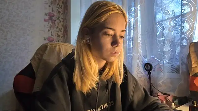 Snapshot of Witching_Moon chatting on October 17, 2025, 7:11 am Witching Moon online show from October 17, 2025, 7:11 am