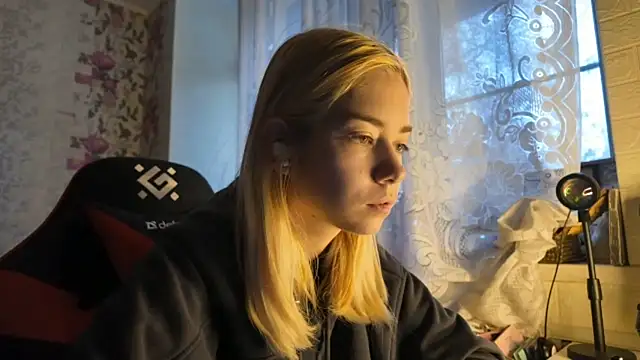 Snapshot of Witching_Moon chatting on October 21, 2025, 7:31 am Witching Moon online show from October 21, 2025, 7:31 am