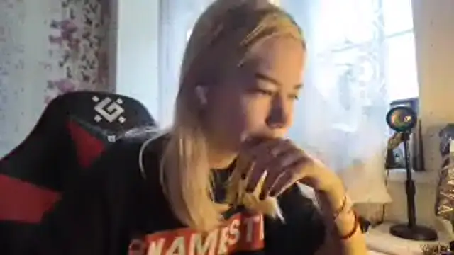 Snapshot of Witching_Moon chatting on October 23, 2025, 7:40 am Witching Moon online show from October 23, 2025, 7:40 am