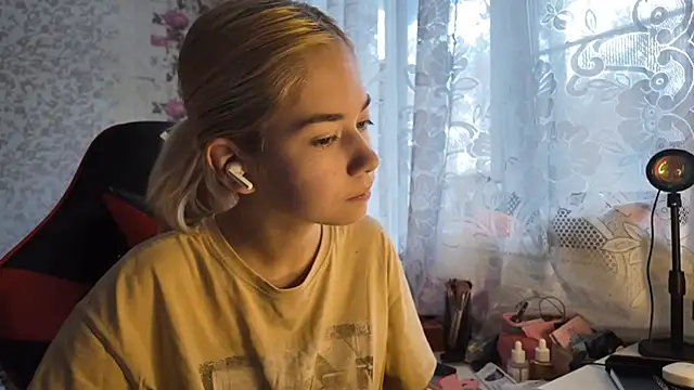 Snapshot of Witching_Moon chatting on October 30, 2025, 7:32 am Witching Moon online show from October 30, 2025, 7:32 am