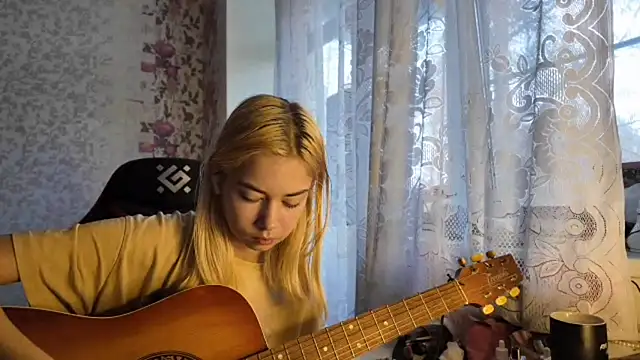 Snapshot of Witching_Moon chatting on November 3, 2025, 7:20 am Witching Moon online show from November 3, 2025, 7:20 am