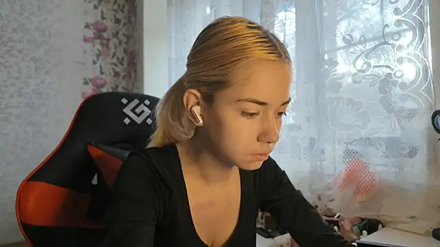 Snapshot of Witching_Moon chatting on November 6, 2025, 7:20 am Witching Moon online show from November 6, 2025, 7:20 am