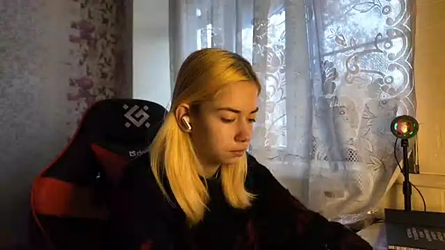 Snapshot of Witching_Moon chatting on November 10, 2025, 7:40 am Witching Moon online show from November 10, 2025, 7:40 am