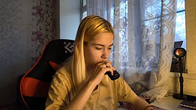 Snapshot of Witching_Moon chatting on November 12, 2025, 7:31 am Witching Moon online show from November 12, 2025, 7:31 am