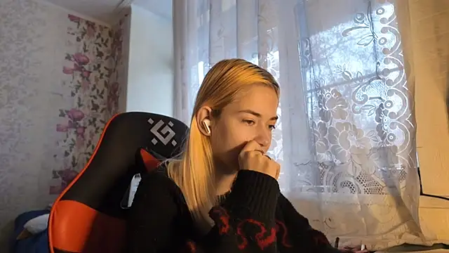 Snapshot of Witching_Moon chatting on November 17, 2025, 7:58 am Witching Moon online show from November 17, 2025, 7:58 am