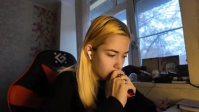 Snapshot of Witching_Moon chatting on November 21, 2025, 7:40 am Witching Moon online show from November 21, 2025, 7:40 am