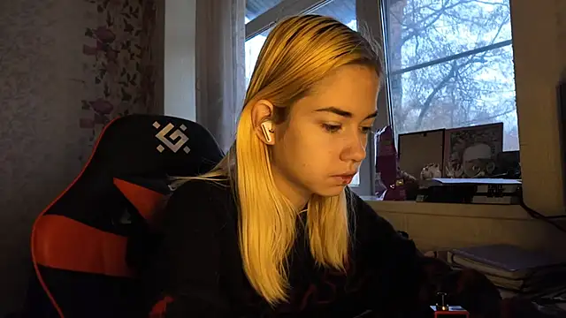 Snapshot of Witching_Moon chatting on November 29, 2025, 8:06 am Witching Moon online show from November 29, 2025, 8:06 am