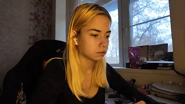 Snapshot of Witching_Moon chatting on December 1, 2025, 7:35 am Witching Moon online show from December 1, 2025, 7:35 am