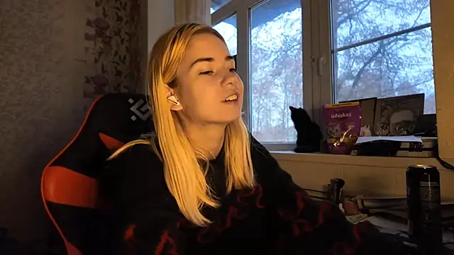 Snapshot of Witching_Moon chatting on December 3, 2025, 7:05 am Witching Moon online show from December 3, 2025, 7:05 am