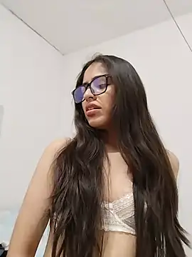 Goddesscut333 online show from July 4, 2026, 11:33 pm