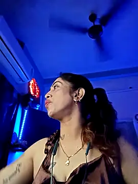 Love Beauty01 online show from February 8, 2026, 6:55 pm